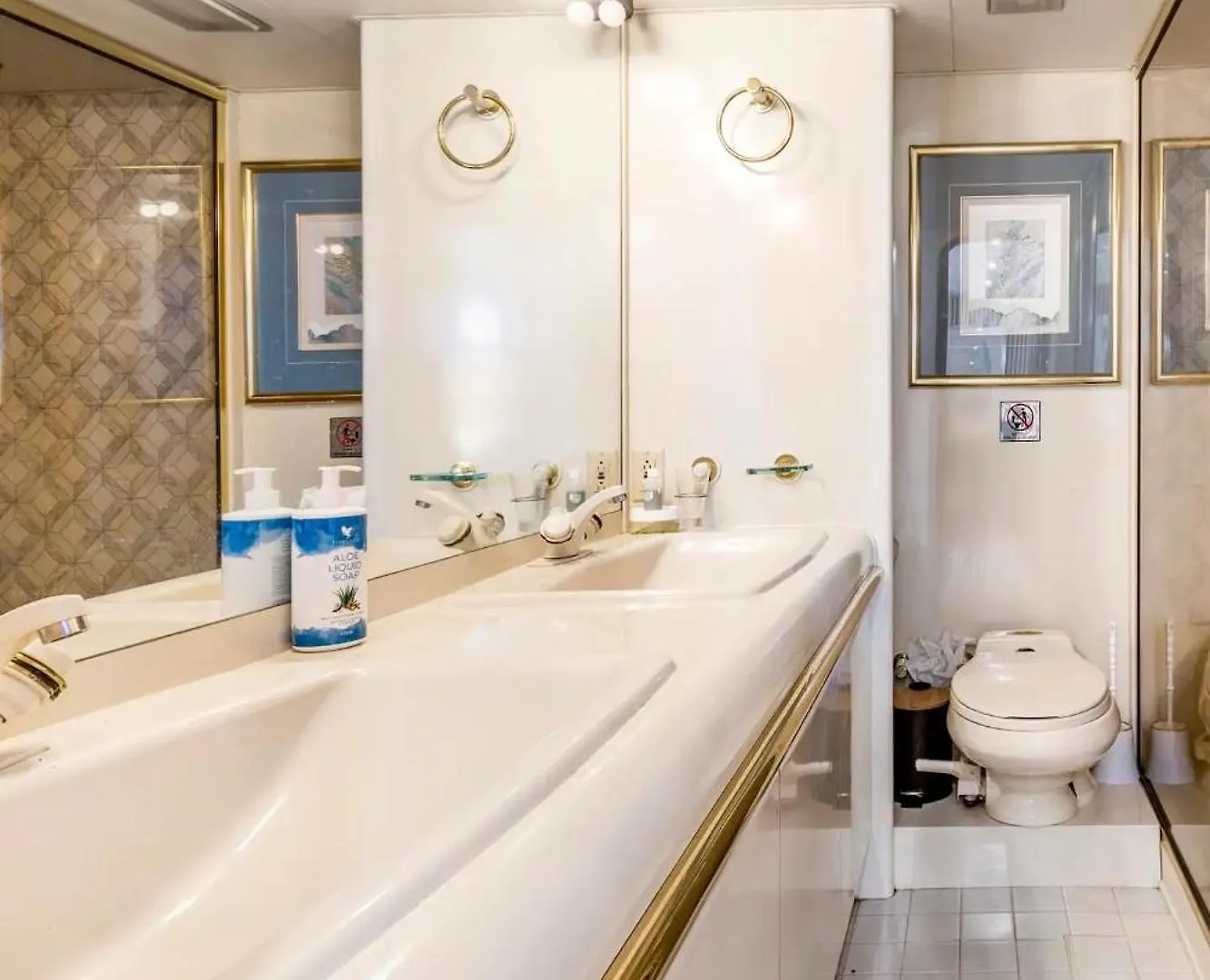 Live On A Luxury 65Ft Yacht In Duquesa- Estapona Villa Manilva Spain